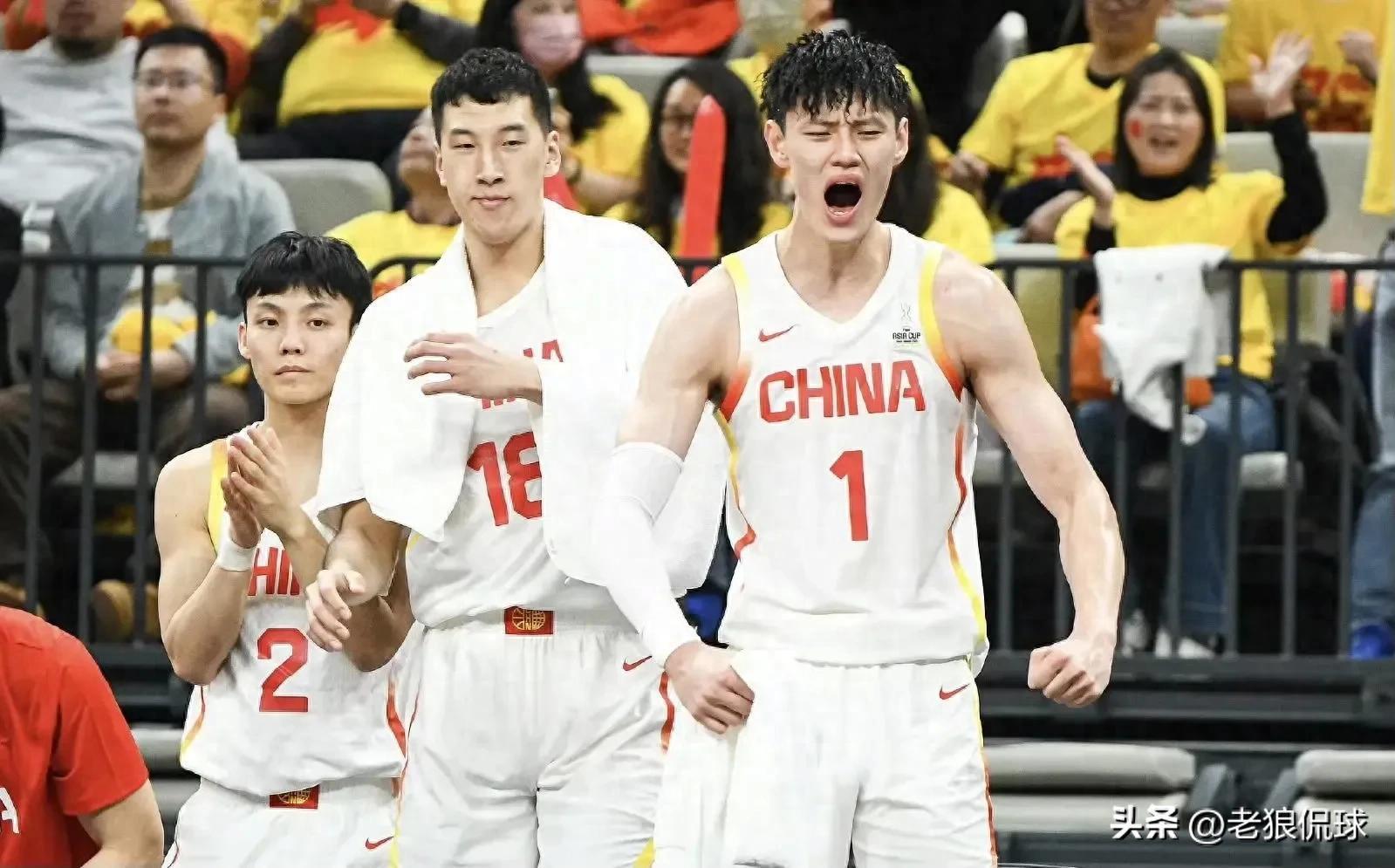 比分领先球队火力全开，场上呈现一幕幕精彩进攻的简单介绍